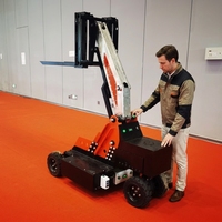 Chariot téléhandler électrique miniature YCMG télécommandé, capacité 600 kg, tout-terrain, alimenté par batterie