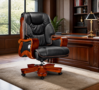 Chaise de bureau exécutive rembourrée noire avec accoudoirs en bois et base décorative en bois à cinq branches