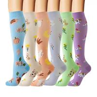 Chaussettes de compression personnalisées pour infirmières - Saison printemps, fibre de bambou, 20-30 mmHg, hauteur genou, séchage rapide, respirantes, logo personnalisable sur le dessous
