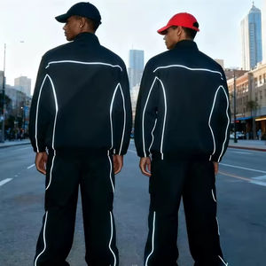 Tuta in Nylon Riflettente Personalizzata per <span class=keywords><strong>Uomo</strong></span>, Streetwear Vintage con Zip, Design Leggero e Aderente alla Moda - Product Image 2