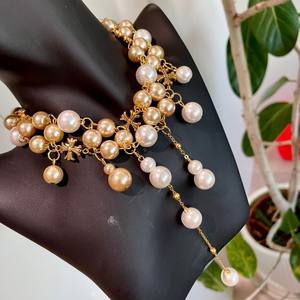 Collier ras du cou pour femme, style luxe léger, avec pendentif croix et perles imitation perle, idéal pour les soirées - Product Image 4