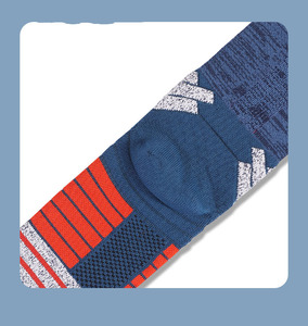 Nouveaux articles tendances et très demandés pour 2026 : <span class=keywords><strong>Chaussettes</strong></span> de basketball en coton doux pour adultes, <span class=keywords><strong>chaussettes</strong></span> de sport unies et élégantes, antidérapantes, pour hommes. - Product Image 5