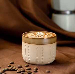 Taza de cerámica rústica para café expreso o té con asa, estilo vintage, con grabado de arquitectura árabe. - Product Image 3
