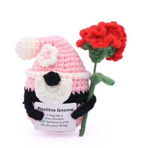 Muñeca de ganchillo hecha a mano, éxito de ventas transfronterizo, con tarjeta en inglés de claveles y flamencos para el Día de la Madre, muñeca de energía positiva. - Product Image 4