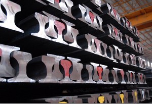 Yongyang phụ kiện hoàn chỉnh đường ray thép nặng và nhẹ cầu cảng cần cẩu đường sắt qu70 <span class=keywords><strong>qu80</strong></span> u71mn GB DIN tiêu chuẩn đường sắt Q235 55q - Product Image 4