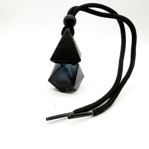 Diffuseur de parfum pour voiture suspendu avec bouchon en bois - Product Image 5