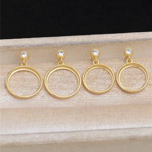 ที่ใส่เครื่องประดับเงินแท้ S925 รุ่นเรียบง่าย Queen Mabei ขนาด 13.7 มม. ประดับเพชรคิวบิกเซอร์โคเนีย รุ่น 5503 12 ช่องใส่เครื่องประดับ DIY สำหรับใส่ในกระเป๋า - Product Image 5