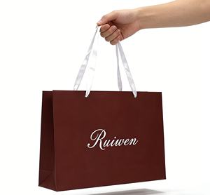 Sacs en papier de luxe recyclables et résistants pour vêtements, sacs de shopping personnalisés avec logo imprimé, sacs d'emballage rouges pour entreprises - Product Image 3