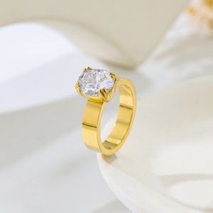 Surprise d'anniversaire pour la mariée : Bague <span class=keywords><strong>solitaire</strong></span> en acier inoxydable plaqué or avec zircon cubique, sertie sur 4 griffes - Product Image 4