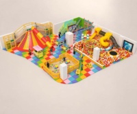 Aire de jeux intérieure avec toboggans et équipement de jeu de sable Autres installations du parc d'attractions