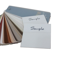 Cartes de visite personnalisées avec nuancier de couleurs, impression CMYK+, finition vernie, matériau en carton