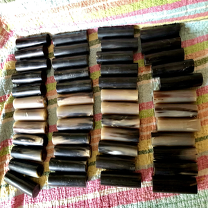 Tiges en corne de bœuf noire et naturelle pour manches de couteaux, blanks cylindriques, matériau artisanal pour la fabrication de couteaux sur mesure, directement du fabricant - Product Image 6