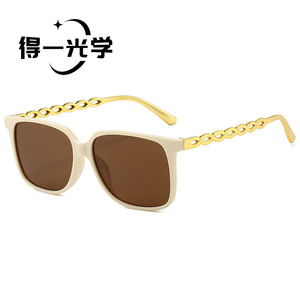 <b>Square</b> Oversized Chain Sunglasses For Women UV400 PC <b>Frame</b> Red Lens Outdoors Driving Party - Product Image 3