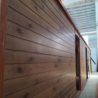 Maison conteneur pliable de 40 pieds résistante aux ouragans avec toit en acier galvanisé et panneaux sandwich isolés pour complexe hôtelier insulaire
