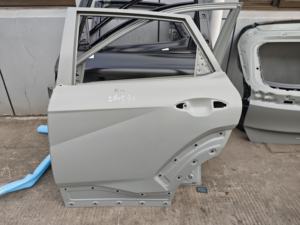 Puerta trasera de hierro tejida para carrocería de coche de fábrica YRJ para <span class=keywords><strong>HYUNDAI</strong></span> <span class=keywords><strong>KONA</strong></span> 2024 2025 puerta trasera de coche proveedor mayorista de calidad Original - Product Image 4