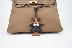 เครื่องประดับกระเป๋าหนังรูปแม่มดแปลกตาพร้อมรายละเอียดดวงตาขนาดใหญ่ - Product Image 5
