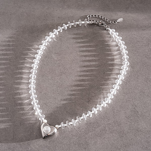 Collier avec pendentif en forme de cœur plaqué argent, avec zircone cubique et chaîne de perles d'imitation pour femmes, à porter au quotidien, romantique - Product Image 4