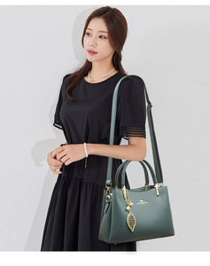 Sac à main en fourrure tendance, sac à main personnalisé de haute qualité, sac à main de marque de créateur en cuir PU pour femme, sac fourre-tout mignon - Product Image 2
