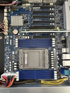 Placa base para servidor con procesador Intel Xeon MU72 SU0 de un solo socket, 2 conectores SlimSAS 4i con interfaz SATA, 8 DIMMs - Product Image 3