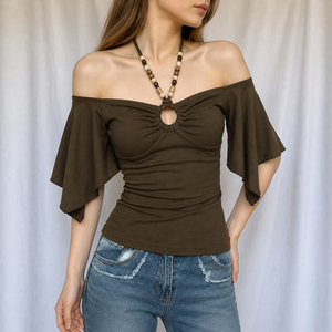 Top Halter Americano Retro Y2K con Cuentas y Aberturas, Estilo Asimétrico con Manga Murciélago para Mujer - Product Image 2