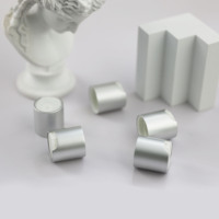 Argent mat et or brillant en Stock 24/410 capuchon supérieur de disque en plastique aluminium pour cosmétique
