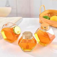 Dapat didaur ulang grosir kosong batu heksagon kaca stoples madu kemasan 100ml 280ml 380ml stoples kaca dengan tutup bambu dan Dipper