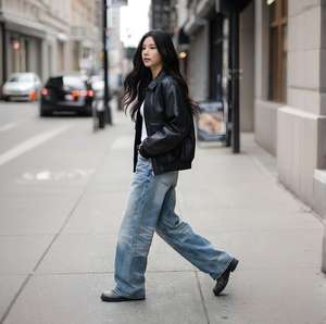 Pantalon en jean bleu clair délavé, streetwear tendance, pantalon large déchiré, jean ample de haute qualité pour femmes - Product Image 1