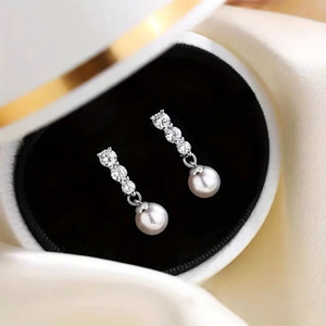 Orecchini Pendenti con Perle Simulate e Zirconi Geometrici per Donne, Gioielli Eleganti e Delicati alla Moda - Product Image 6