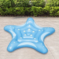 Le flotteur gonflable bleu pour piscine est un dispositif flottant fonctionnel, chaise longue gonflable flottante.