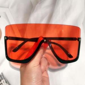 Gafas de Sol de Moda 2021 con Logotipo Personalizado, Montura Grande de Lujo, con Remaches, Protección UV400, de una Pieza, Degradado, para Mujer - Product Image 2