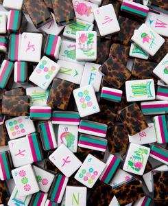 Mahjong Confetti <span class=keywords><strong>de</strong></span> Luxe pour Voyage – Tuiles <span class=keywords><strong>de</strong></span> <span class=keywords><strong>Poker</strong></span> Américain Vert/Bleu/Rose/Violet avec Joker Inclus – Divertissement Écologique - Product Image 2