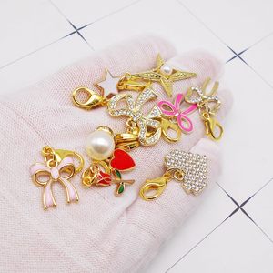 Breloques dorées pour chaussures, style PCS, pour la décoration des lacets de baskets, pendentif nœud avec fermoir mousqueton, accessoire de bijouterie fait main - Product Image 4