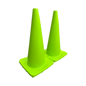 Cono de seguridad de PVC de 700 mm (28 pulgadas) con alta reflectividad, cono de advertencia de plástico para seguridad vial. - Product Image 3