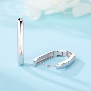 Boucles d'oreilles minimalistes en laiton blanc, simples et lisses, en forme de U, pour un usage quotidien féminin - Product Image 5