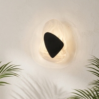 Applique murale moderne en fer et verre à LED avec design graphique irrégulier, abat-jour blanc pour salon, chambre, restaurant, éclairage de luxe