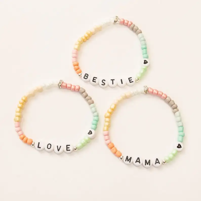 Moda Singoli personalizzati lettera nome braccialetto personalizzato perline parola immagine gioielli donne ragazze mamma