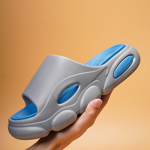 Chaussons d'été pour hommes antidérapants à semelle épaisse, chaussures décontractées d'extérieur pour couple, moulées par injection, confortables, style marcher sur les nuages - Product Image 2