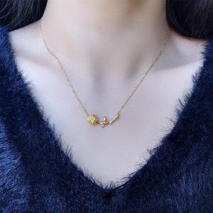 Collier pendentif rose vintage de luxe léger en acier inoxydable plaqué or 14 carats, couleur claire, inaltérable, pour homme et femme - Product Image 4