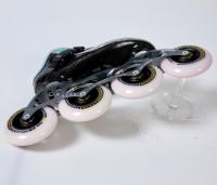 Chaque patin à roulettes en ligne professionnel roule les roues de chaussures de patinage de vitesse pour des adultes de patins de vitesse