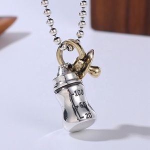 Divertido Colgante Vintage de Plata de Ley 925 Bañado en Oro y Rodio con Diseño de Biberón y Tetina para Fiesta - Product Image 3