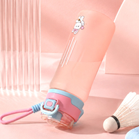 Bouteille d'eau pour enfants de 600 ml avec finition mate et vaporisateur fin, bouteille à boire réutilisable pour animaux, pour les sports de plein air et les voyages