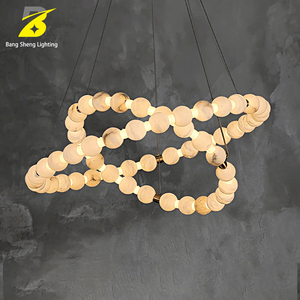 <span class=keywords><strong>Lampadario</strong></span> a Sospensione LED con <span class=keywords><strong>Sfere</strong></span> di Onice Naturale e Finiture Dorate per Soggiorno di Villa Moderna, Club e Ambienti Minimalisti - Product Image 1