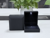 Boîte à bijoux LED en stock pour colliers et diamants, emballage de bijoux LED, vente en gros et au détail de boîtes à bijoux
