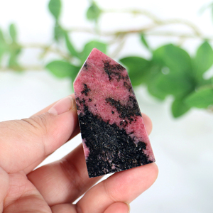 Tour de cristal de rhodonite rose et noire naturelle de haute qualité, obélisque poli en rhodonite, baguette pointue pour la décoration intérieure - Product Image 3