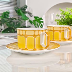 Tasse à café en porcelaine jaune de style européen, luxe léger et minimaliste, avec thé de l'après-midi et boîte cadeau, écologique, 200 ml - Product Image 5