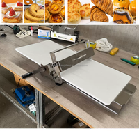Laminoir à pâte manuel pliable en acier inoxydable pour pizza, tartes, croissants et pâtes feuilletées