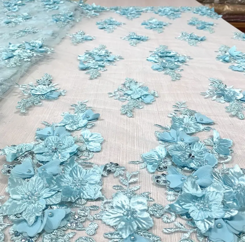 Mode 3d fleur perlée français dentelle broderie tulle tissu pour robe, fait à la main 3d perlé brodé tissu en stock à vendre