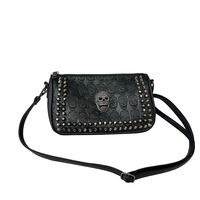 Sac bandoulière rétro style punk avec crâne, tendance transfrontalière, fermeture éclair, doublure polyester, rivets embossés, petite sacoche Halloween