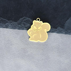 Qiandi Golden <span class=keywords><strong>Squirrel</strong></span> Holding <span class=keywords><strong>Acorn</strong></span> colgante collar para damas, acero inoxidable lindo Animal DIY accesorio - Product Image 4