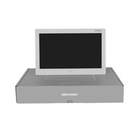 Kit Kontrol Akses Biometrik Hikvision DS-KH6320-WTE1 Seri KH6, Stasiun Dalam Ruangan Berbasis IP, Interkom Video IP, Penglihatan Malam, Layar 7-inci